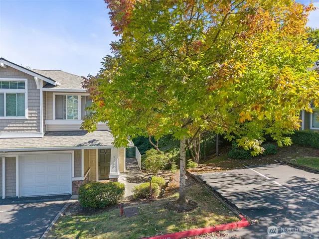 $2,400 | 21230 40th Way South, Unit G, SeaTac, WA 98198