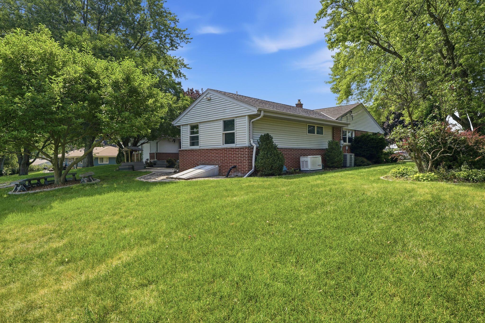 16730 Willow Ridge Lane Brookfield, WI 53005 - Photo 34 of 35 71526_16730_Willow_Ridge_Lane_Brookfield