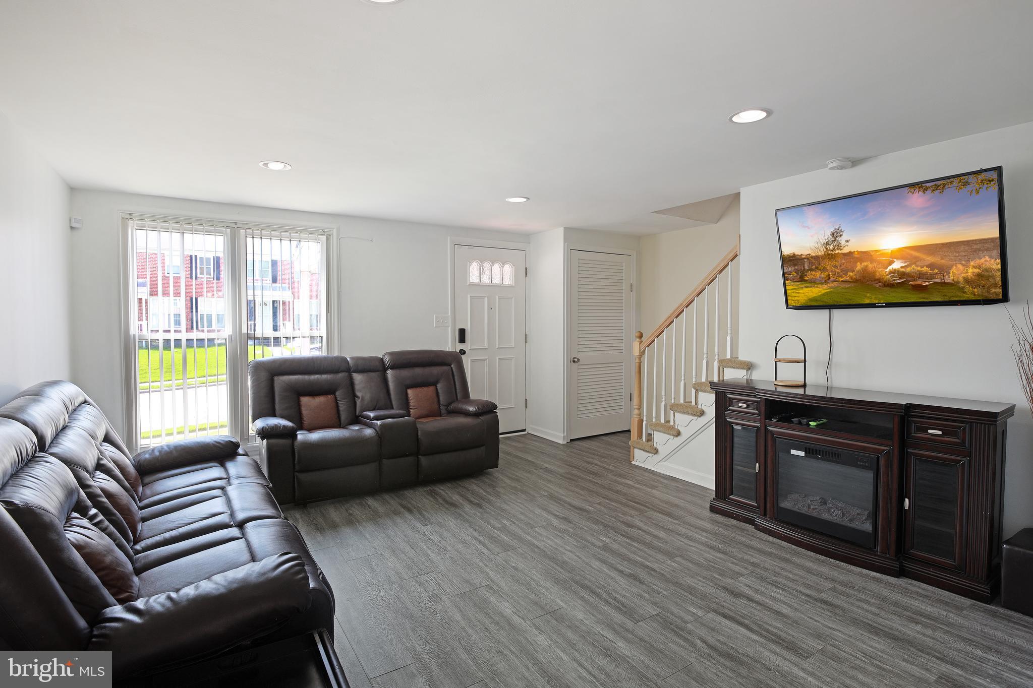 5541 Bucknell Road Baltimore, MD 21206 - Photo 3 of 23 Living space