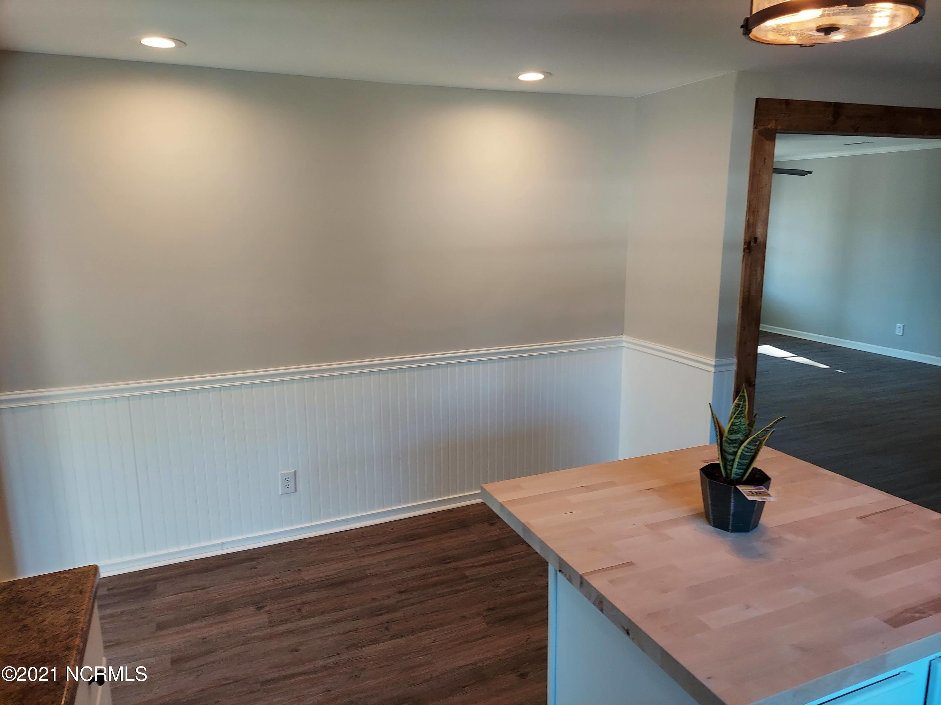 5572 Blueberry Road Currie, NC 28435 - Photo 8 of 19 Kitchen eat-in area