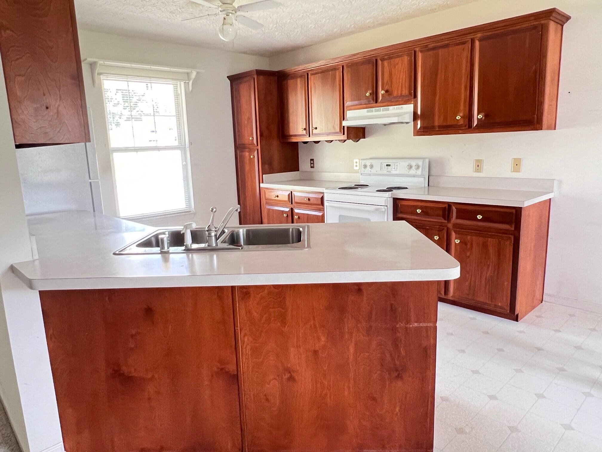 236 Wickliffe Road Frankfort, KY 40601 - Photo 11 of 28 kitchen
