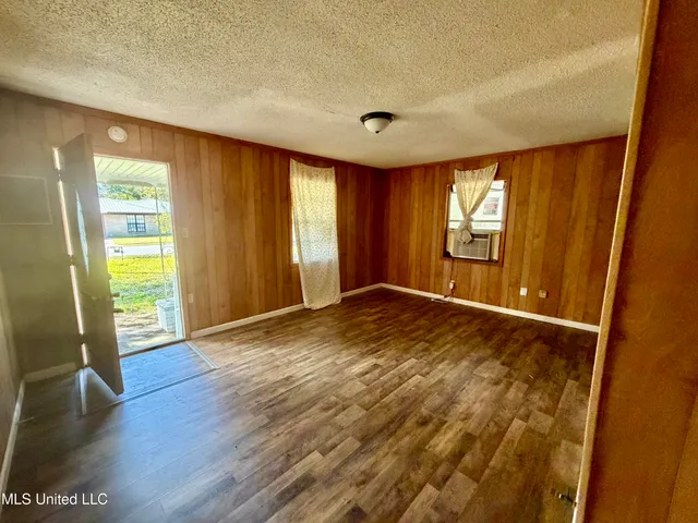 $875 | 2114 Eden Street, Pascagoula, MS 39581