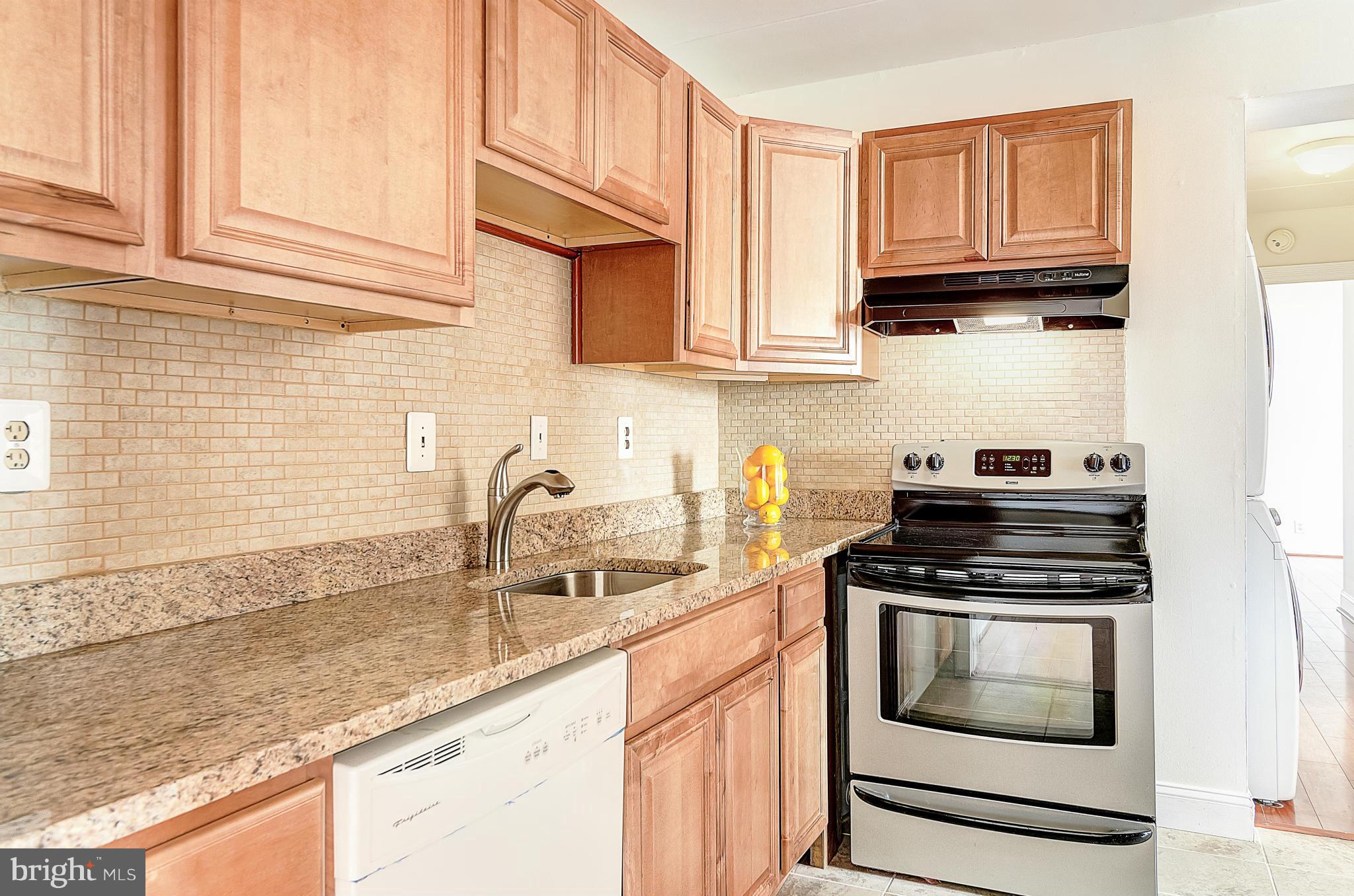 6260 Edsall Road, Unit 101 Alexandria, VA 22312 - Photo 11 of 30 Kitchen