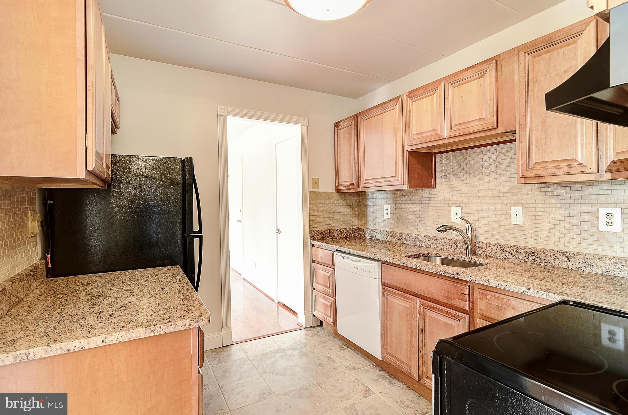 6260 Edsall Road, Unit 101 Alexandria, VA 22312 - Photo 12 of 30 Kitchen
