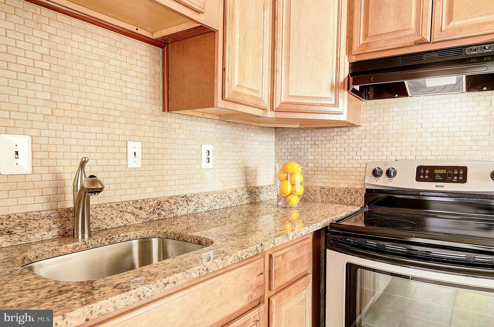 6260 Edsall Road, Unit 101 Alexandria, VA 22312 - Photo 13 of 30 Kitchen with granite counters