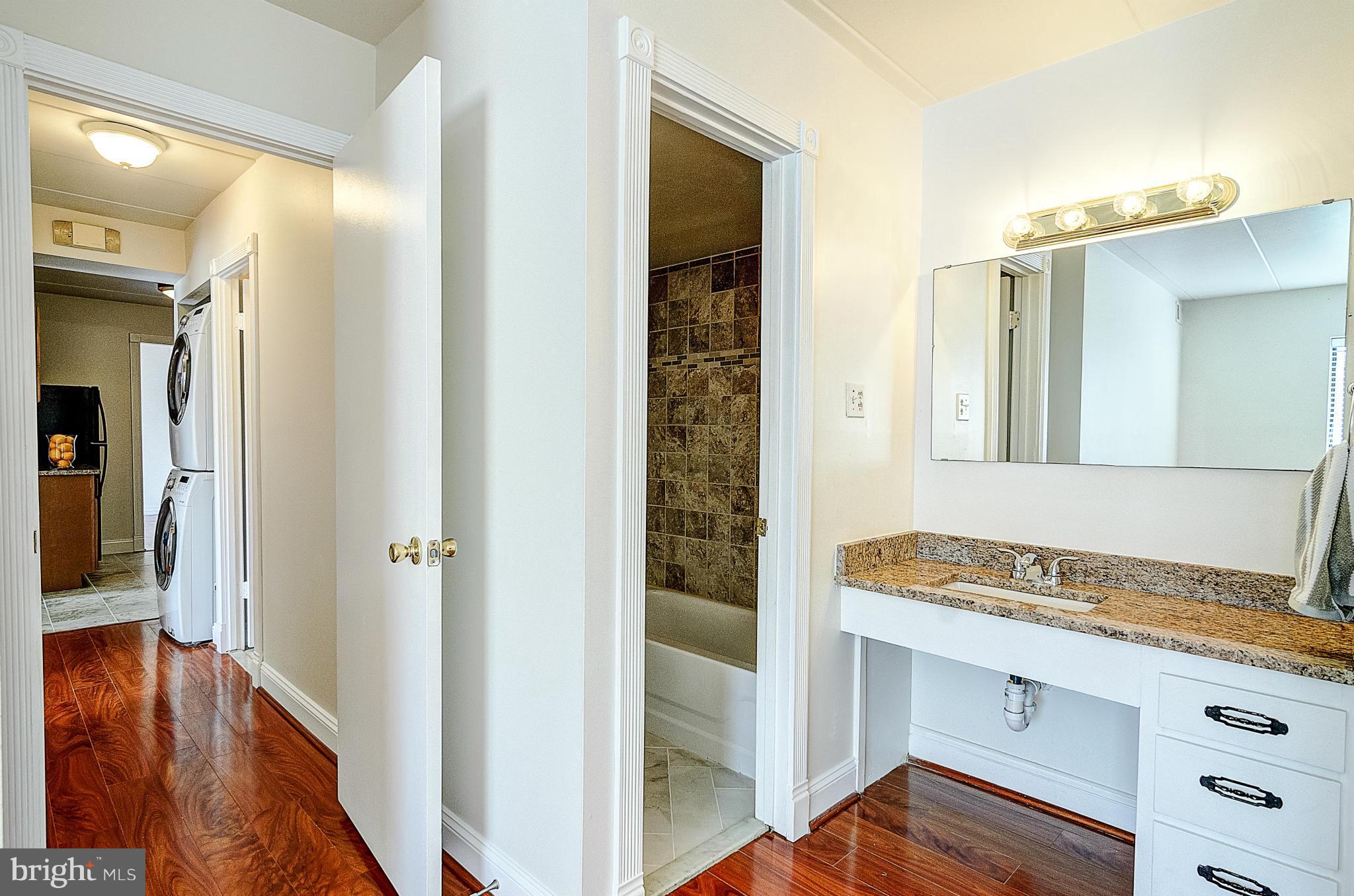 6260 Edsall Road, Unit 101 Alexandria, VA 22312 - Photo 17 of 30 Bath (Master)