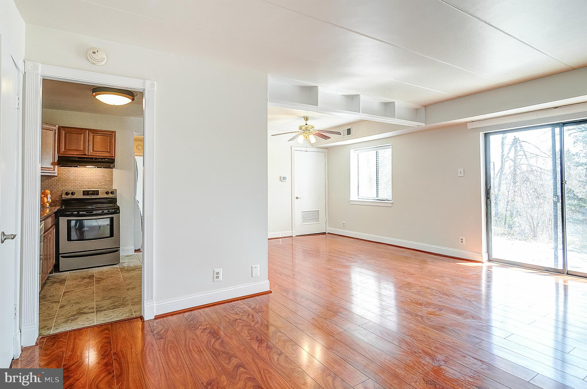 6260 Edsall Road, Unit 101 Alexandria, VA 22312 - Photo 3 of 30 Living Room