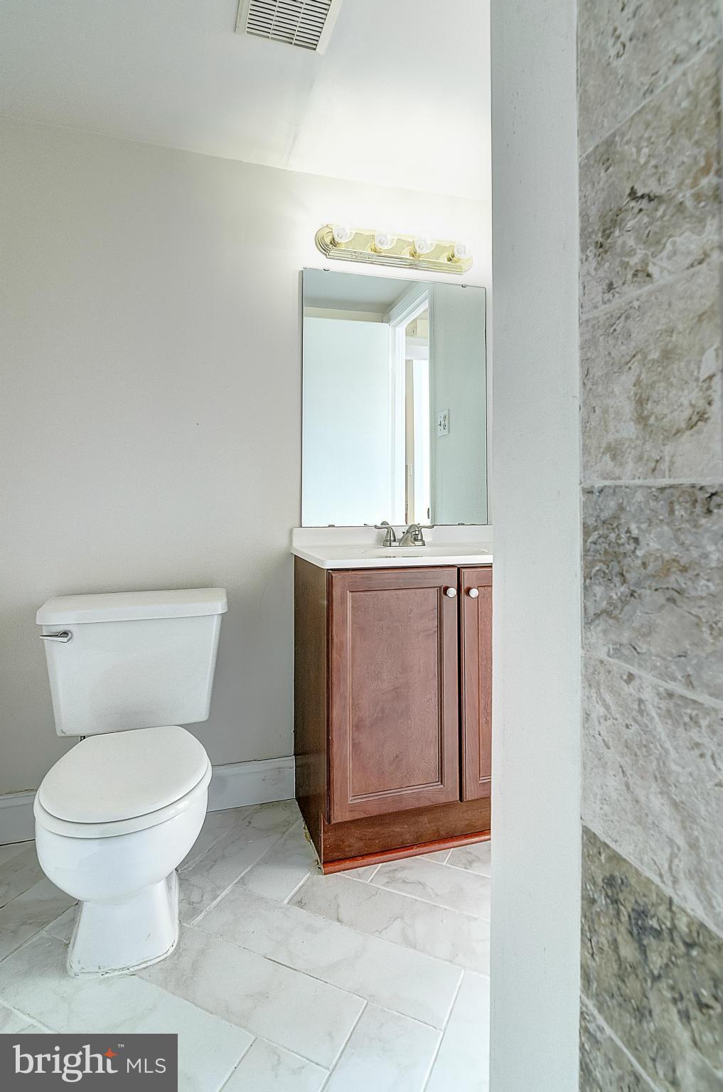 6260 Edsall Road, Unit 101 Alexandria, VA 22312 - Photo 26 of 30 Bath