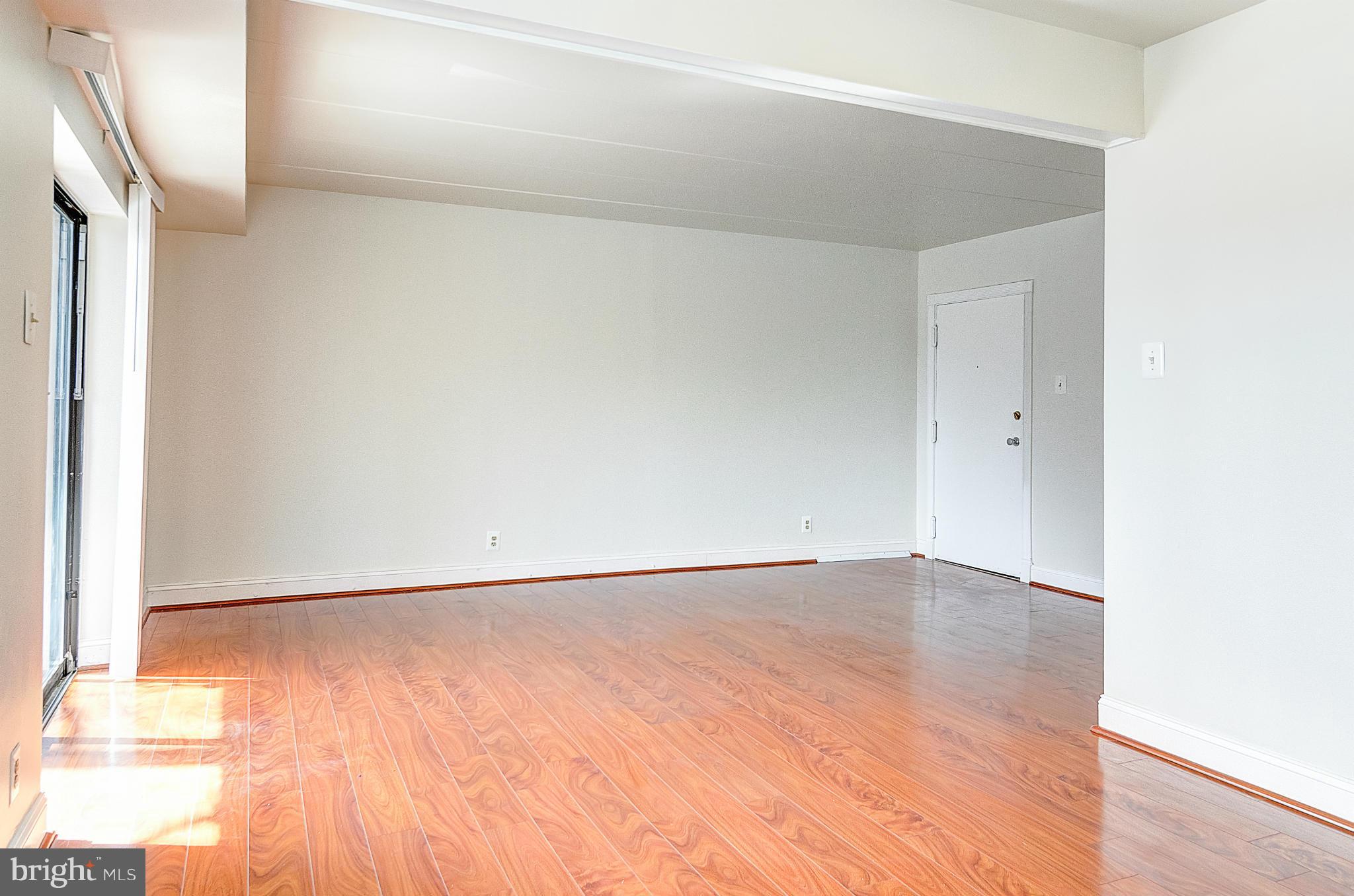 6260 Edsall Road, Unit 101 Alexandria, VA 22312 - Photo 6 of 30 Bright sunny living room
