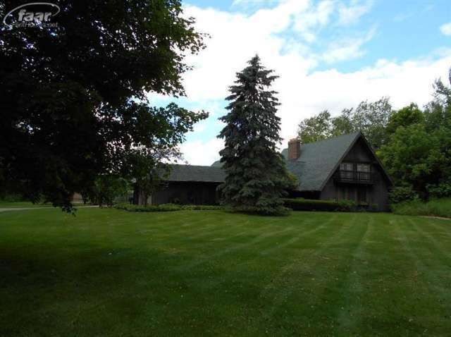4289 North Center Road Flint, MI 48506 - Photo 1 of 37 20449525.JPG