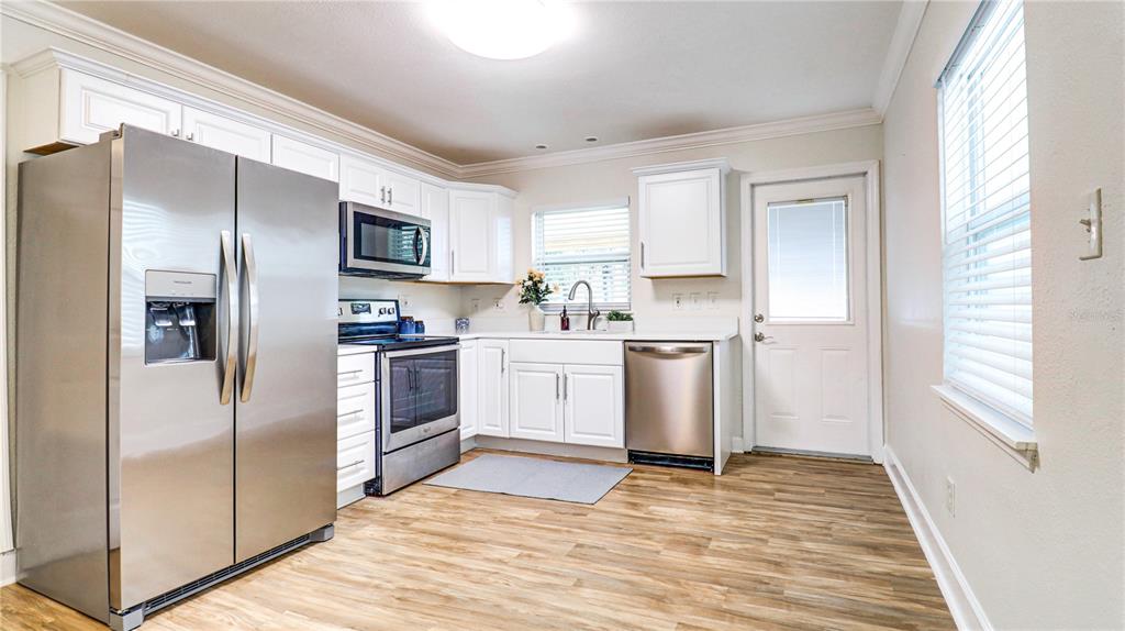 8110 Diagonal Road North St. Petersburg, FL 33702 - Photo 8 of 55