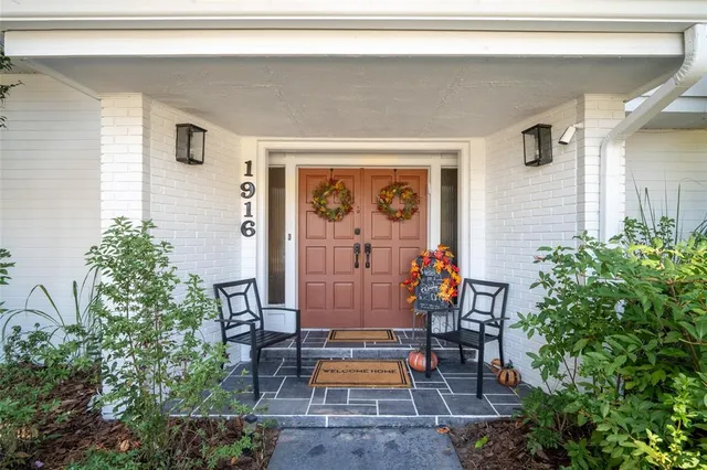 a front view of house with yard