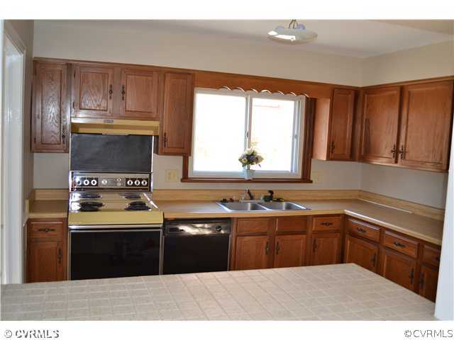 10811 Three Chopt Road Henrico, VA 23233 - Photo 3 of 7 Kitchen