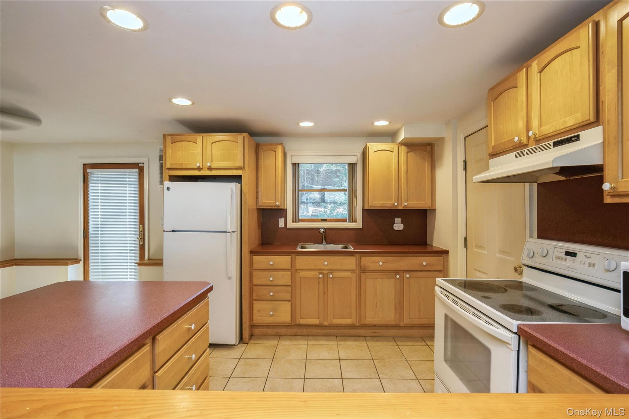115 Clarendon Road Ronkonkoma, NY 11779 - Photo 27 of 45 Legal 1 Bedroom Apartment