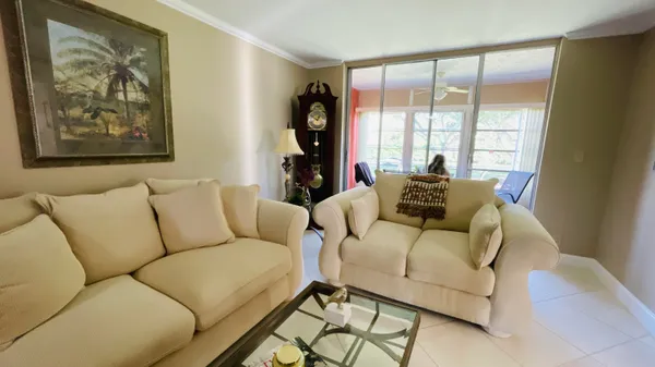 $2,400 | 6935 Huntington Lane, Unit 208, Delray Beach, FL 33446