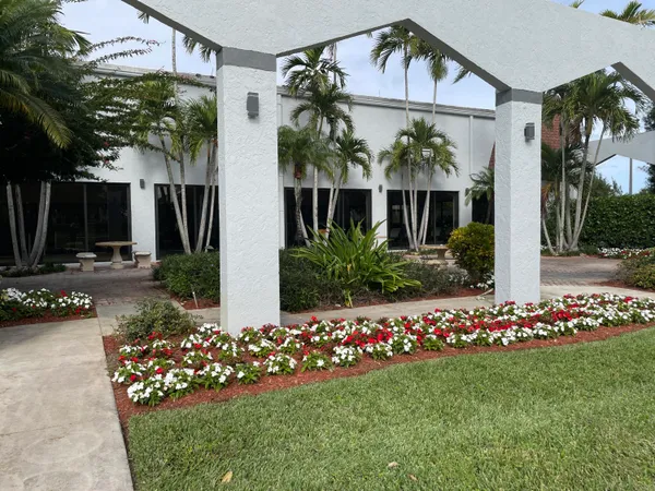 $2,400 | 6935 Huntington Lane, Unit 208, Delray Beach, FL 33446