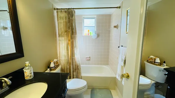 $2,400 | 6935 Huntington Lane, Unit 208, Delray Beach, FL 33446