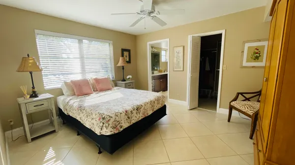 $2,400 | 6935 Huntington Lane, Unit 208, Delray Beach, FL 33446