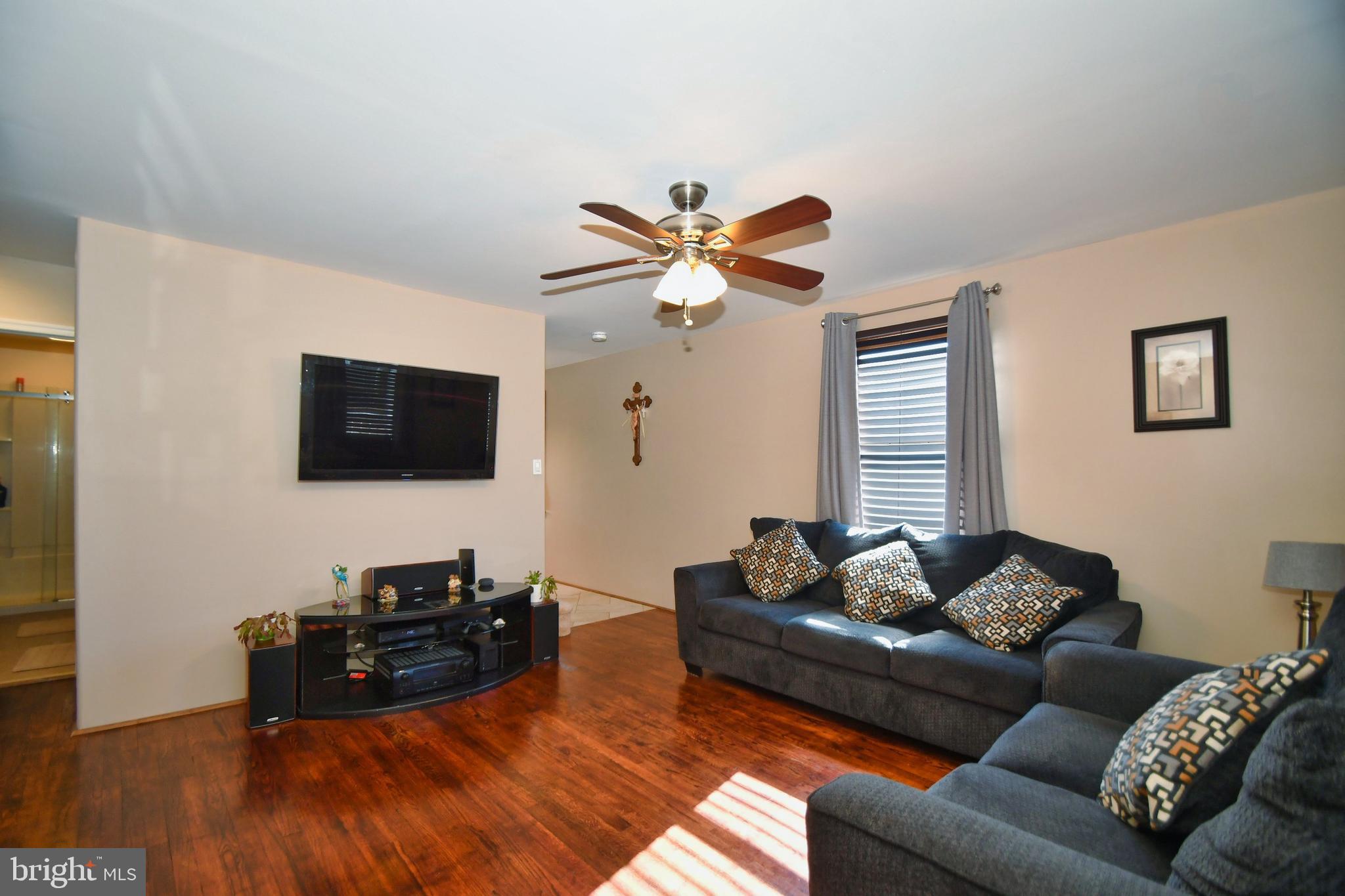 7606 Spruce Road Baltimore, MD 21222 - Photo 3 of 31 Gorgeous refinished hardwoods