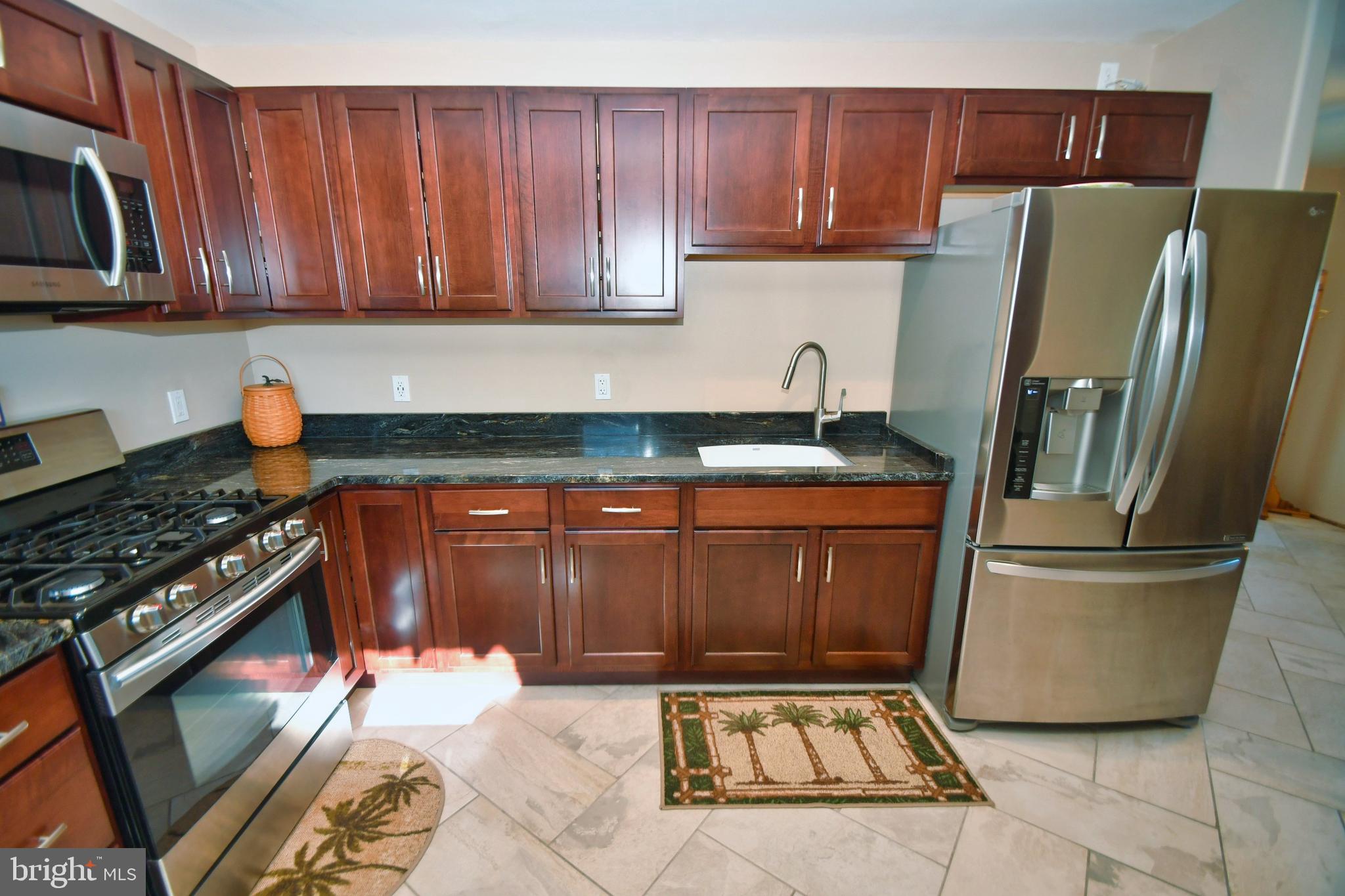 7606 Spruce Road Baltimore, MD 21222 - Photo 6 of 31 Soft close doors and drawers