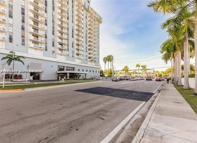 $1,570 | 13499 Biscayne Boulevard, Unit 912, North Miami, FL 33181