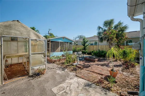 $2,000 | 3811 44th Avenue North, St. Petersburg, FL 33714
