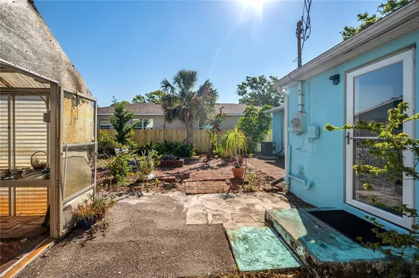 $2,000 | 3811 44th Avenue North, St. Petersburg, FL 33714