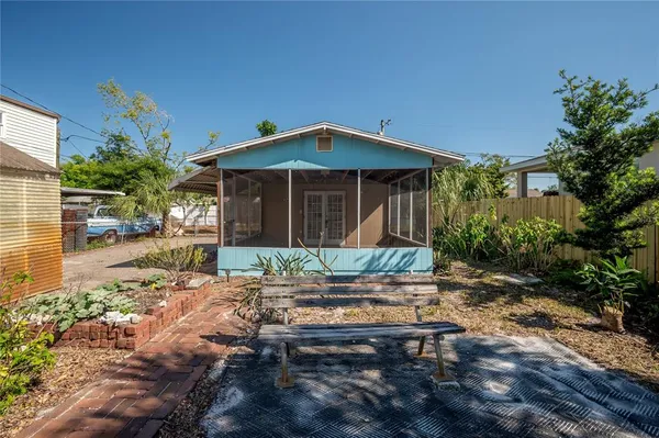 $2,000 | 3811 44th Avenue North, St. Petersburg, FL 33714