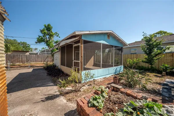 $2,000 | 3811 44th Avenue North, St. Petersburg, FL 33714