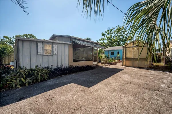 $2,000 | 3811 44th Avenue North, St. Petersburg, FL 33714