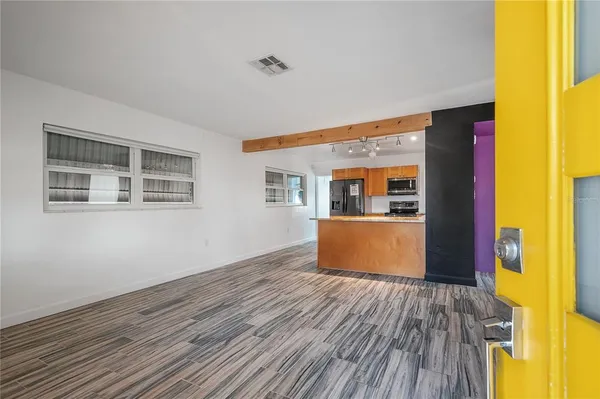 $2,000 | 3811 44th Avenue North, St. Petersburg, FL 33714