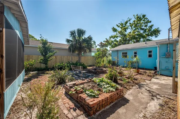 $2,000 | 3811 44th Avenue North, St. Petersburg, FL 33714