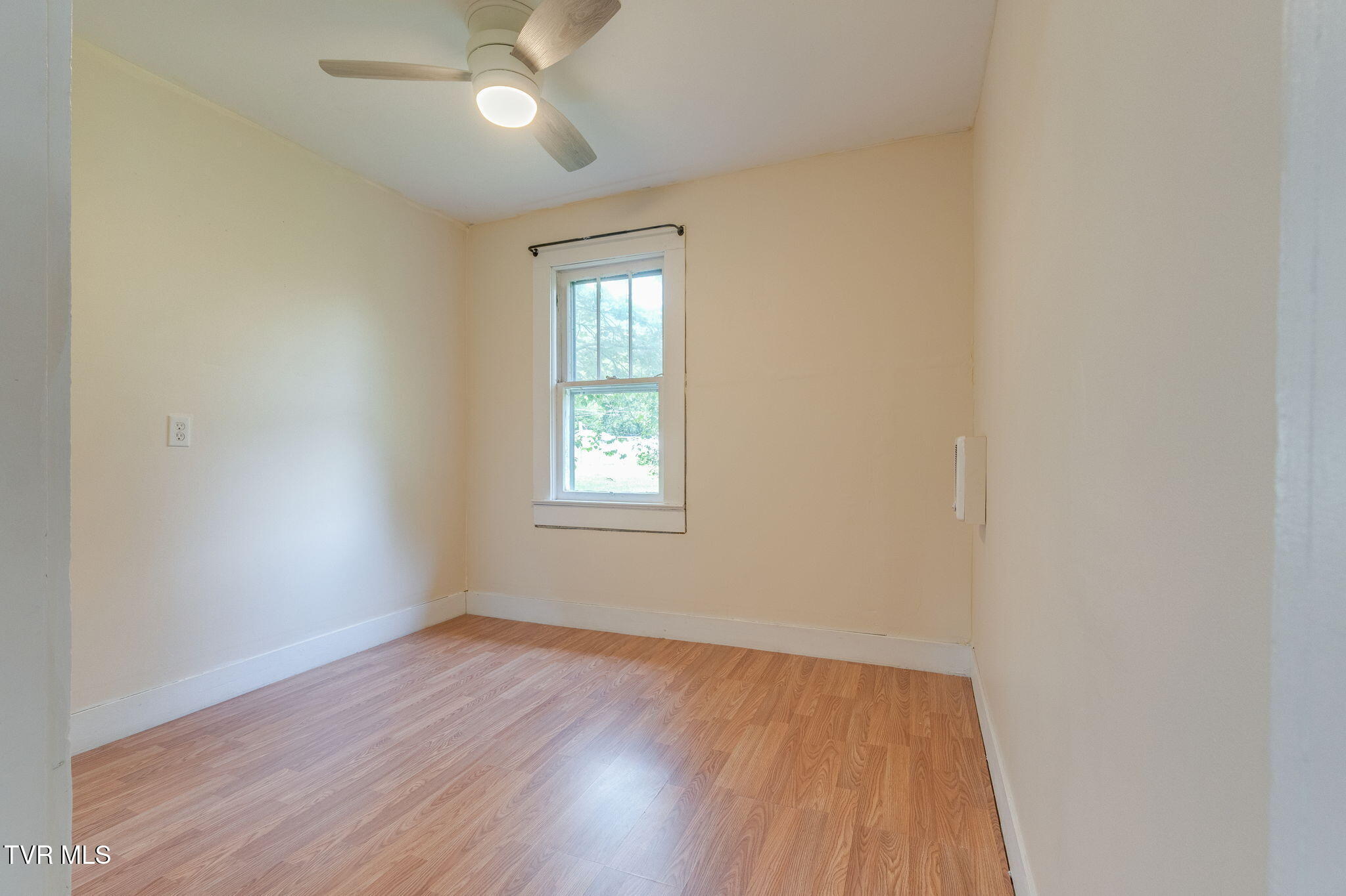 429 Tollett Street Hampton, TN 37658 - Photo 19 of 36 019