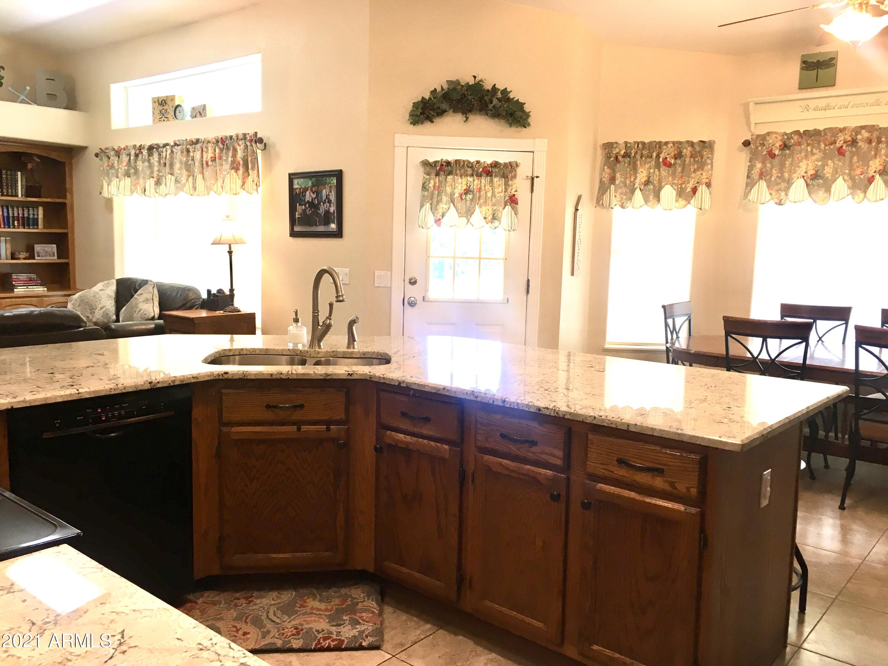 437 North Riata Street Gilbert, AZ 85234 - Photo 9 of 35 IMG_4047