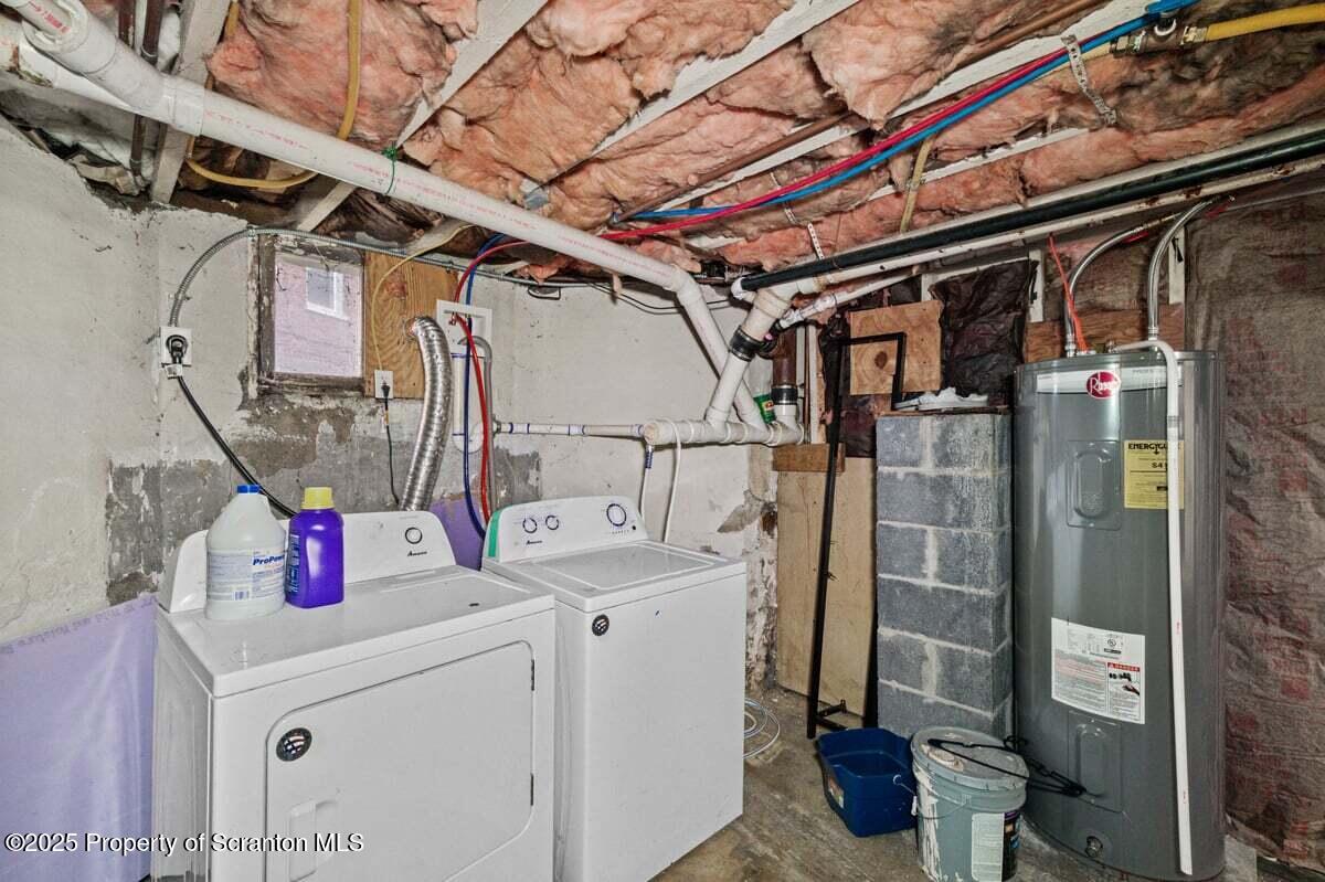 120 Ridgeway Street East Stroudsburg, PA 18301 - Photo 39 of 49 a utility room with dryer and washer