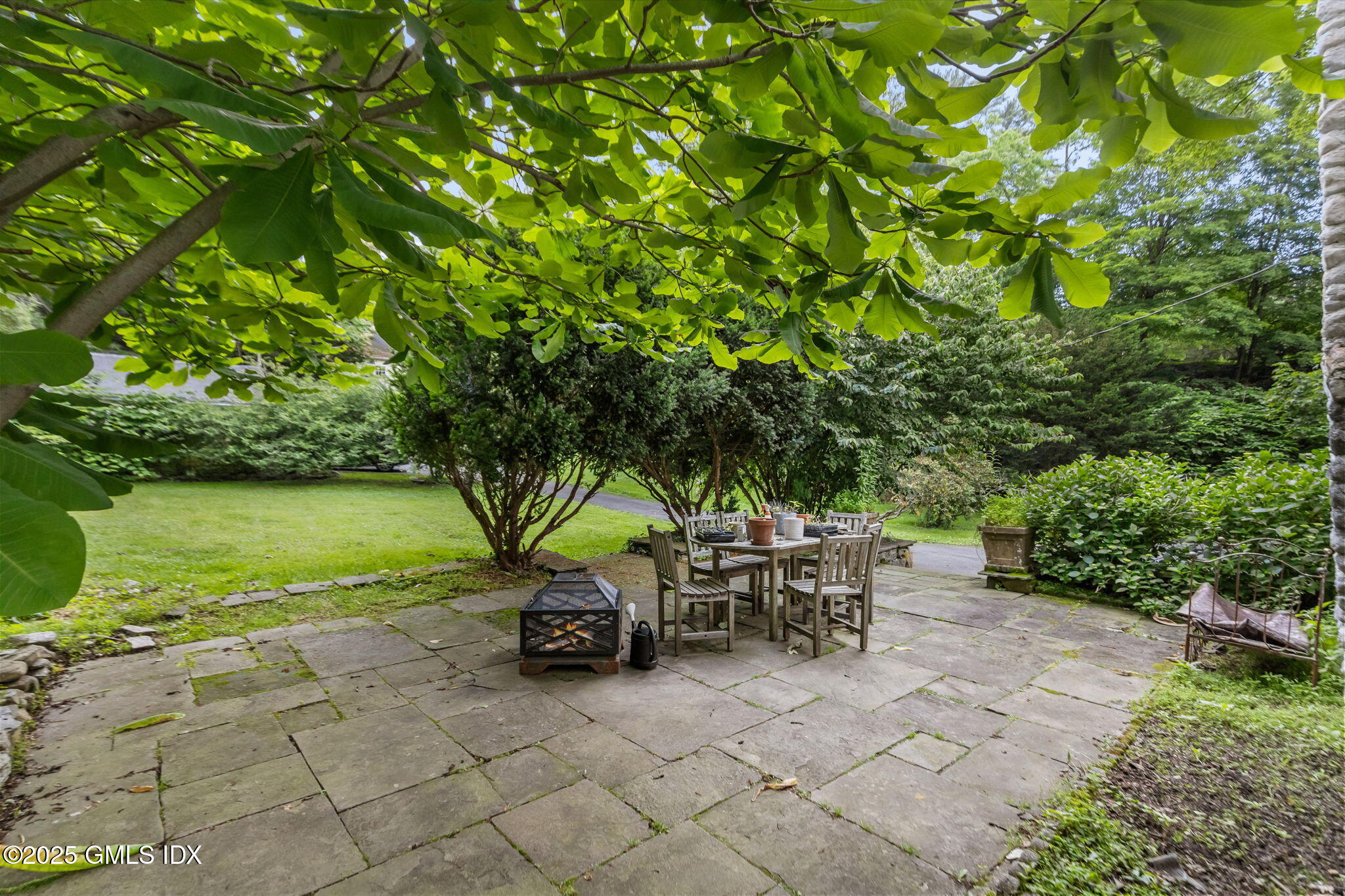 281 Riversville Road Greenwich, CT 06831 - Photo 23 of 27 Courtyard