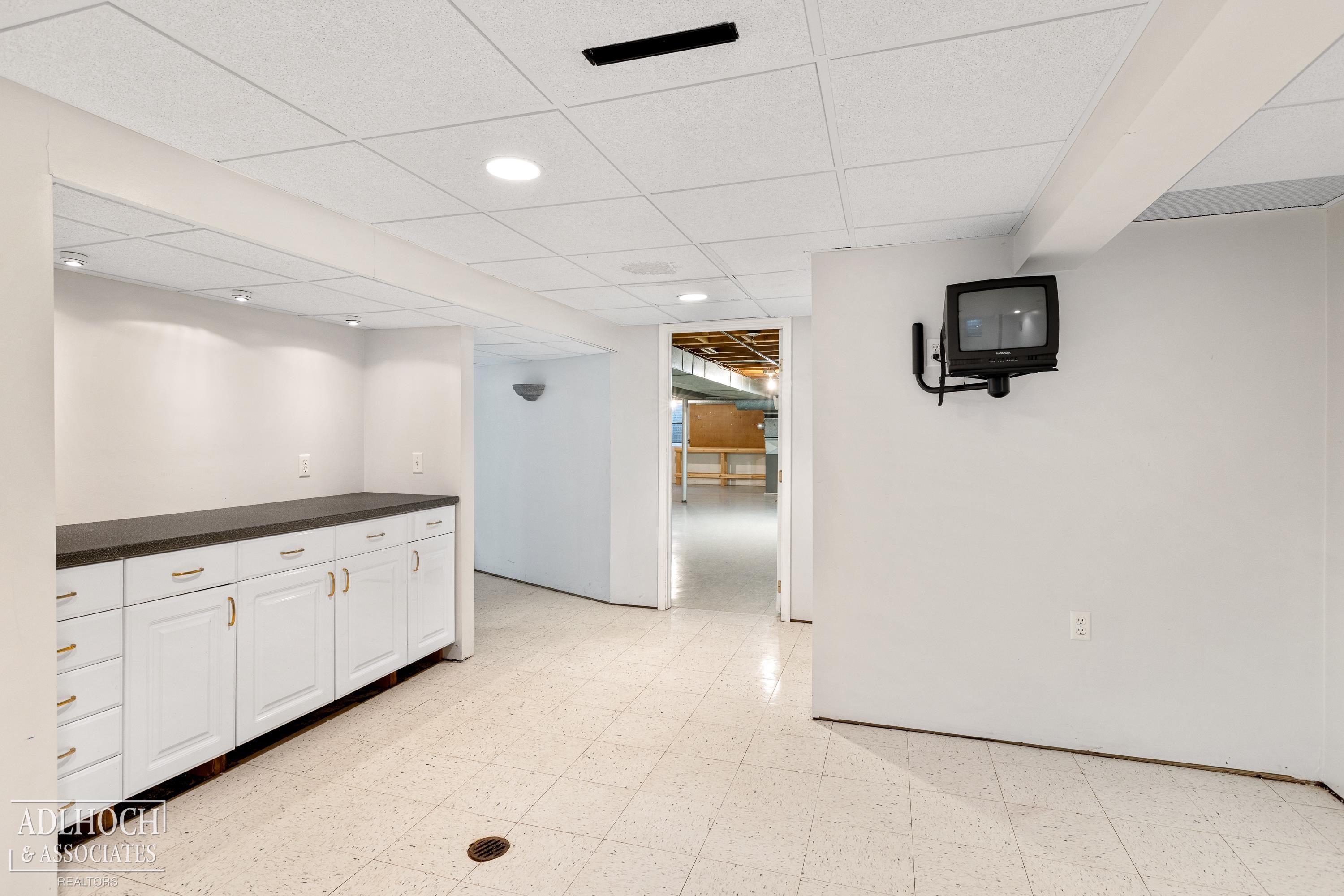 442 Barclay Road Grosse Pointe, MI 48236 - Photo 23 of 34 basement office
