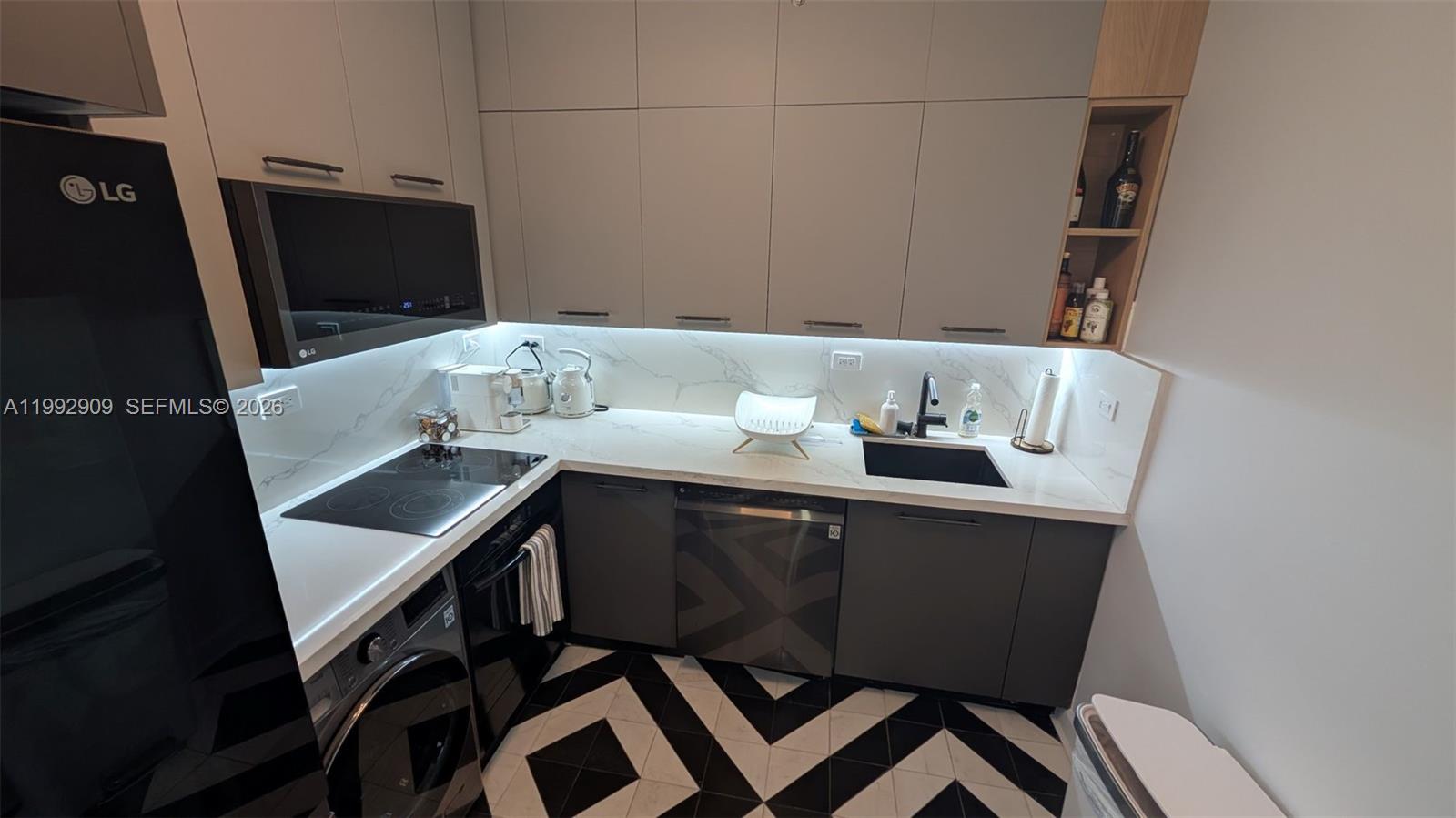 1500 Bay Road, Unit 822S Miami Beach, FL 33139 - Photo 23 of 30