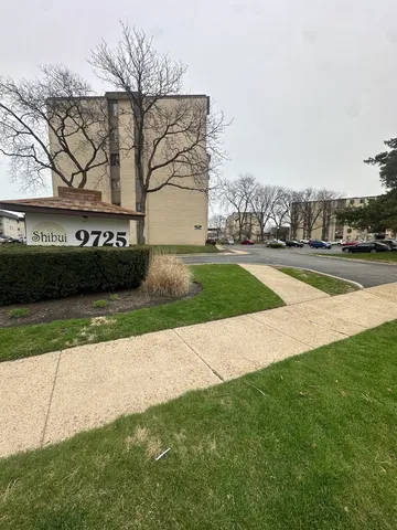 $135,000 | 9725 Karlov Avenue, Unit 402, Oak Lawn, IL 60453