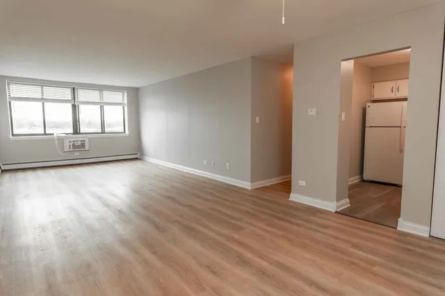 $135,000 | 9725 Karlov Avenue, Unit 402, Oak Lawn, IL 60453