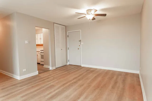 $135,000 | 9725 Karlov Avenue, Unit 402, Oak Lawn, IL 60453