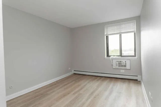 $135,000 | 9725 Karlov Avenue, Unit 402, Oak Lawn, IL 60453