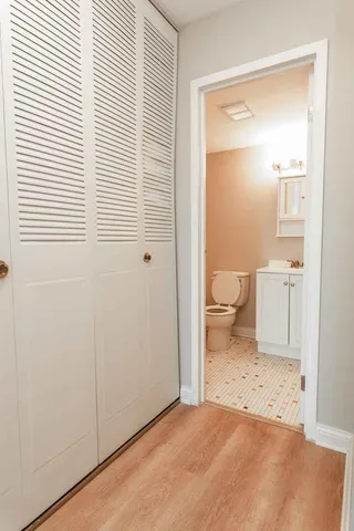 $135,000 | 9725 Karlov Avenue, Unit 402, Oak Lawn, IL 60453