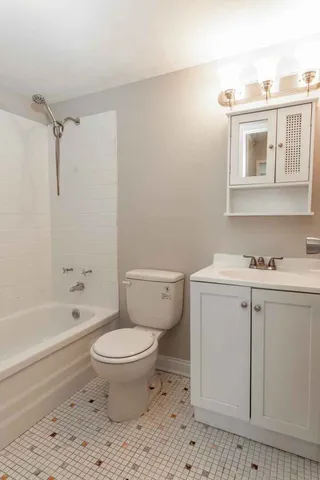 $135,000 | 9725 Karlov Avenue, Unit 402, Oak Lawn, IL 60453