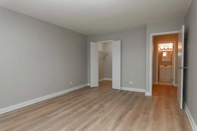 $135,000 | 9725 Karlov Avenue, Unit 402, Oak Lawn, IL 60453