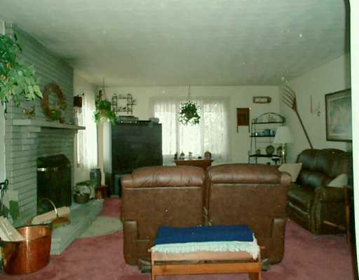 5862 Valencia Road Gibsonia, PA 15044 - Photo 2 of 8 Living Room.