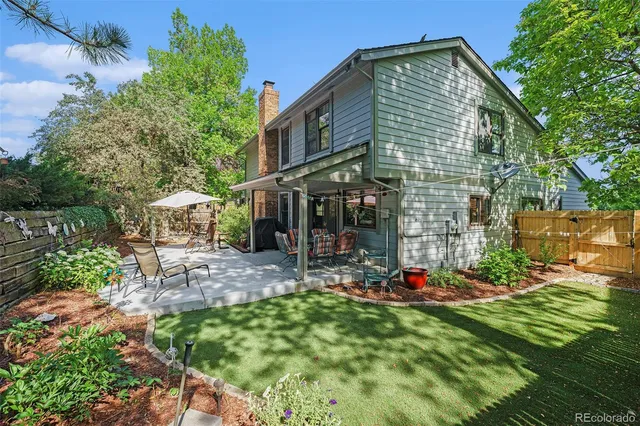 a view of outdoor space yard and patio