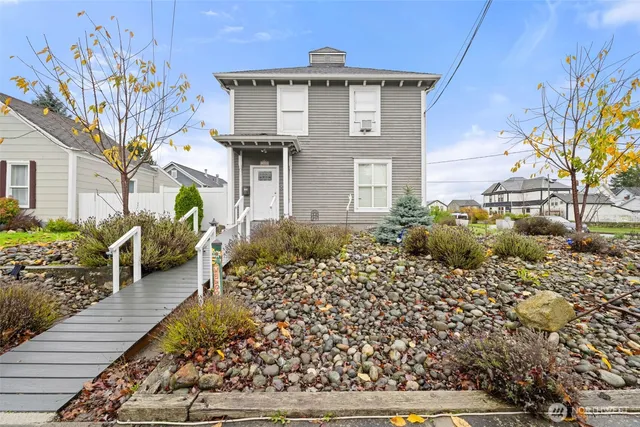 $699,950 | 1202 5th Street, Anacortes, WA 98221
