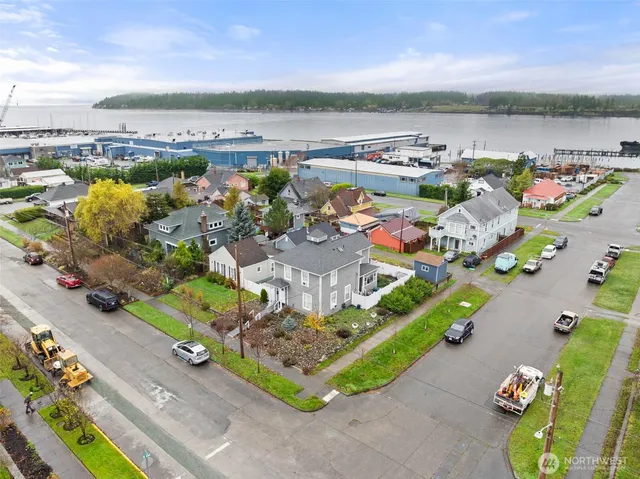 $699,950 | 1202 5th Street, Anacortes, WA 98221