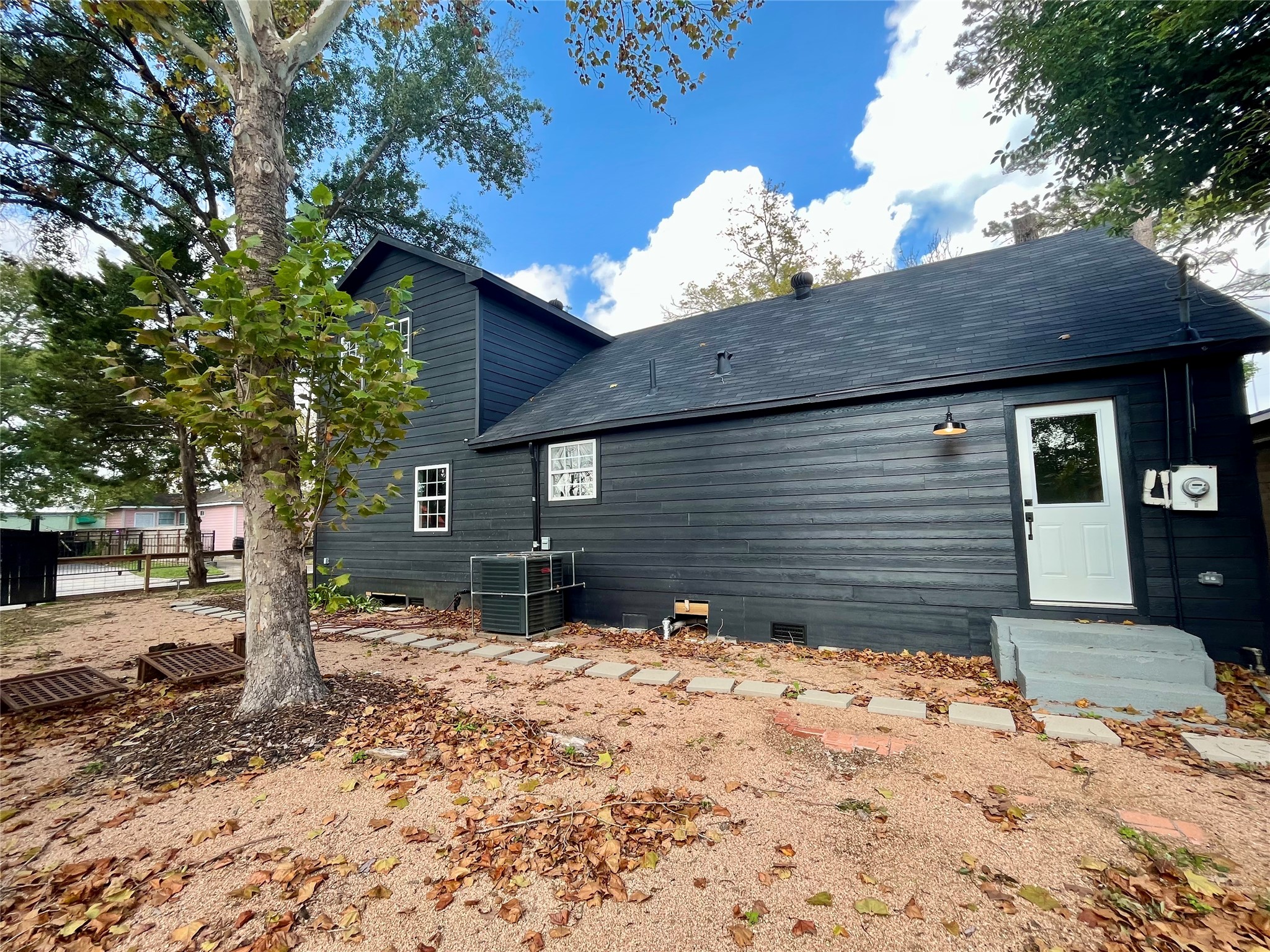 302 Moody Street Houston, TX 77009 - Photo 2 of 11 Spacious backyard for your pets to run and great for entertaining!